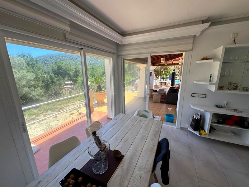 Outdoor kitchen